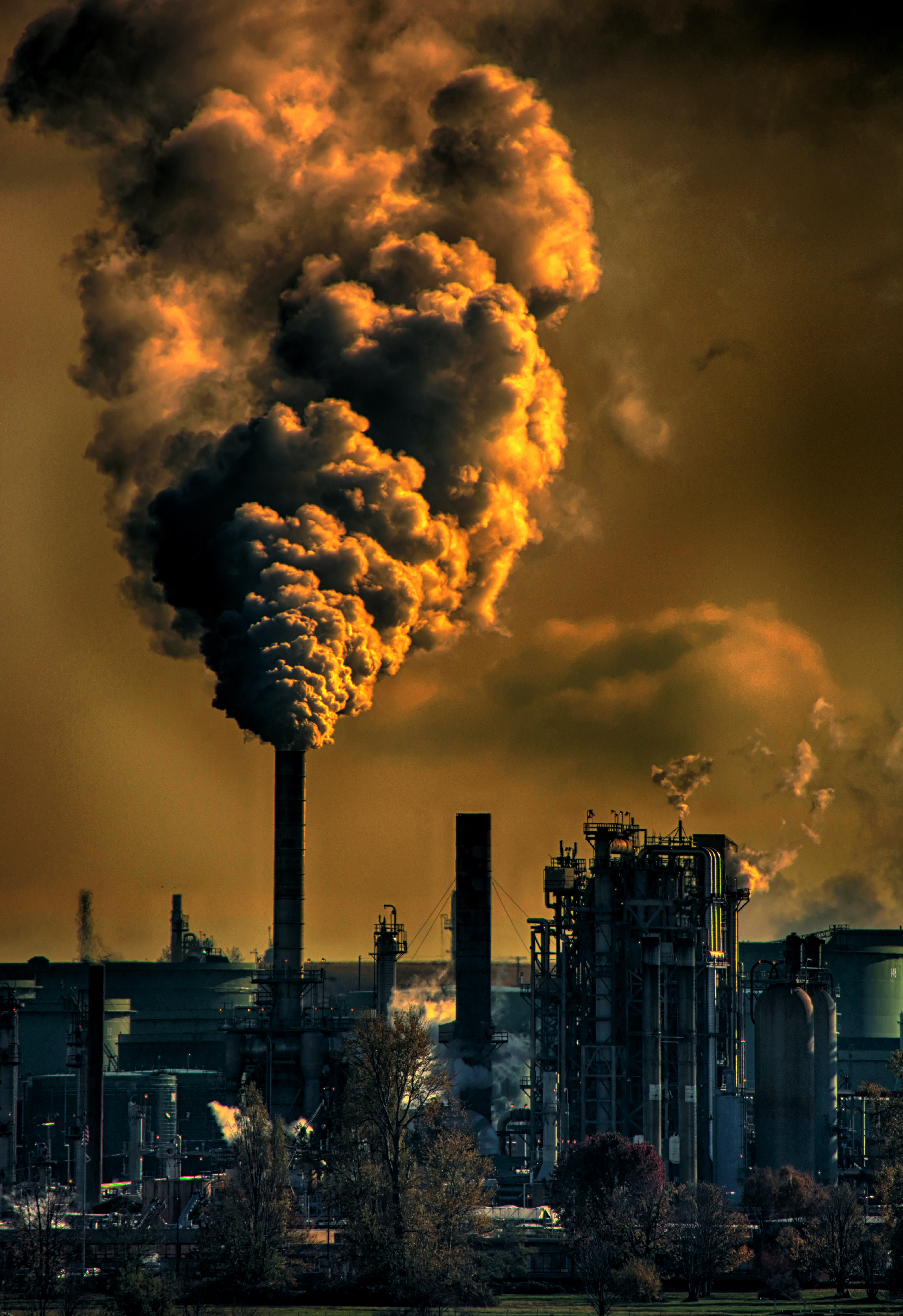 znečišťující továrna